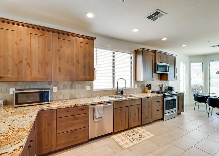 6 Mi To Pinnacle Peak Park: Bbq-ready W/ Yard Holiday home