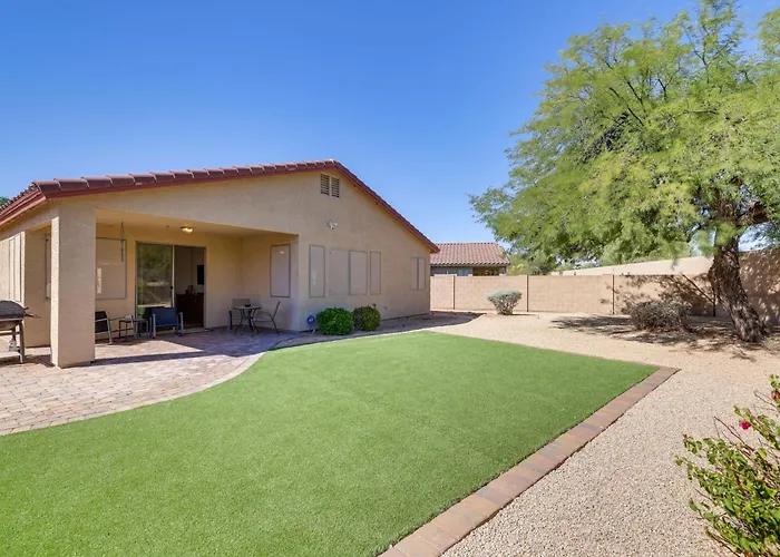 Holiday home 6 Mi To Pinnacle Peak Park: Bbq-ready W/ Yard Scottsdale